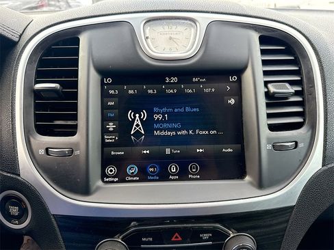 Used 2022 Chrysler 300 Touring w/ Sport Appearance Package image 15