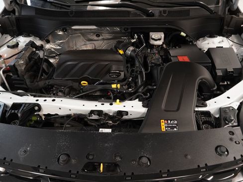 Certified 2024 Chevrolet Trax RS w/ Sunroof Package FWD image 39