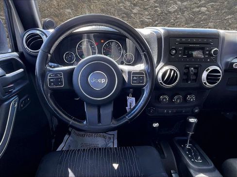 Used 2012 Jeep Wrangler Unlimited Rubicon w/ Dual Top Group AWD/4WD image 5