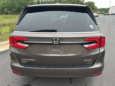 Used 2021 Honda Odyssey Touring image 2