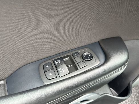 Used 2021 Dodge Challenger SXT image 14