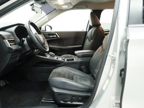 Used 2022 Mitsubishi Outlander SE AWD/4WD image 7