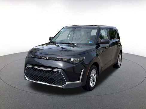 Used 2025 Kia Soul LX w/ LX Technology Package FWD image 7