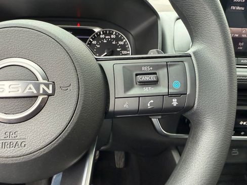 Used 2023 Nissan Rogue SV image 24