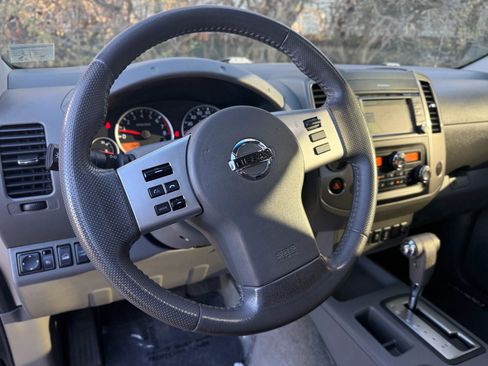 Used 2014 Nissan Frontier SL image 45