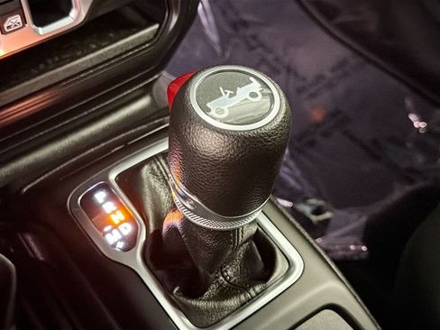 Used 2018 Jeep Wrangler Unlimited Sport S AWD/4WD image 23