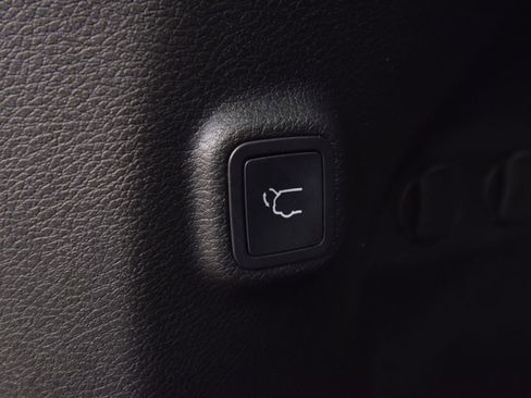 Used 2019 Jeep Cherokee Limited image 31