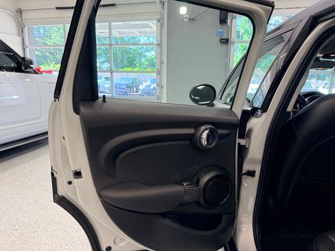 Used 2016 MINI Cooper 4-Door Hardtop FWD image 17