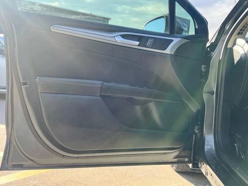 Used 2020 Ford Fusion SE FWD image 24