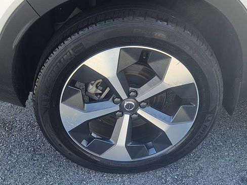 Used 2025 Volvo XC40 B5 Plus w/ Protection Package Premier image 30