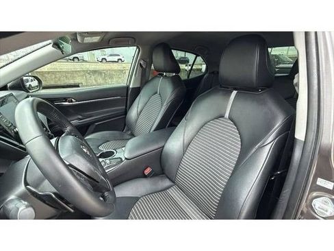 Used 2022 Toyota Camry SE FWD image 15