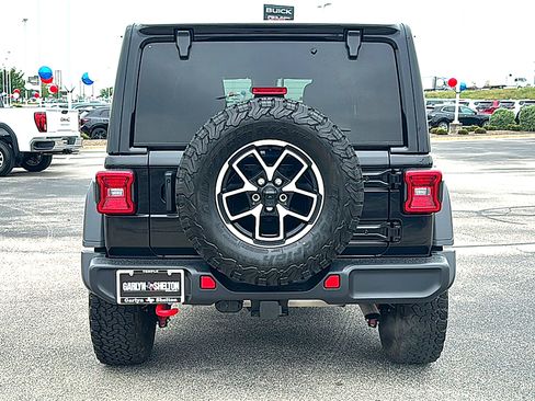 Used 2025 Jeep Wrangler Unlimited Rubicon w/ Convenience Group AWD/4WD image 7