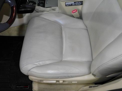 Used 2013 Lexus LX 570 4WD w/ Luxury Pkg w/Pre-crash image 36