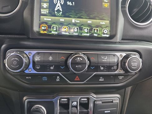 Used 2022 Jeep Wrangler Unlimited Sahara w/ Cold Weather Group image 20