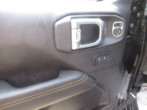 Used 2025 Jeep Wrangler Unlimited Sahara w/ Dual Top Group AWD/4WD image 20