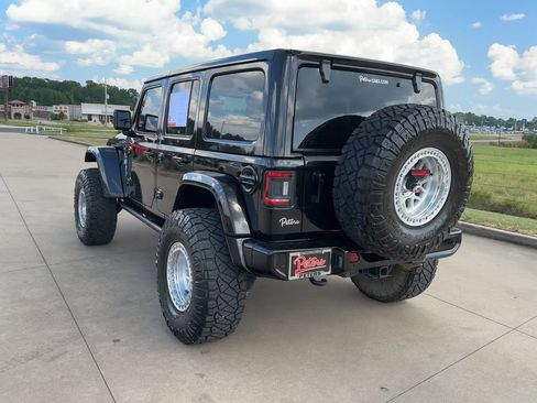 Used 2020 Jeep Wrangler Unlimited Sahara image 7