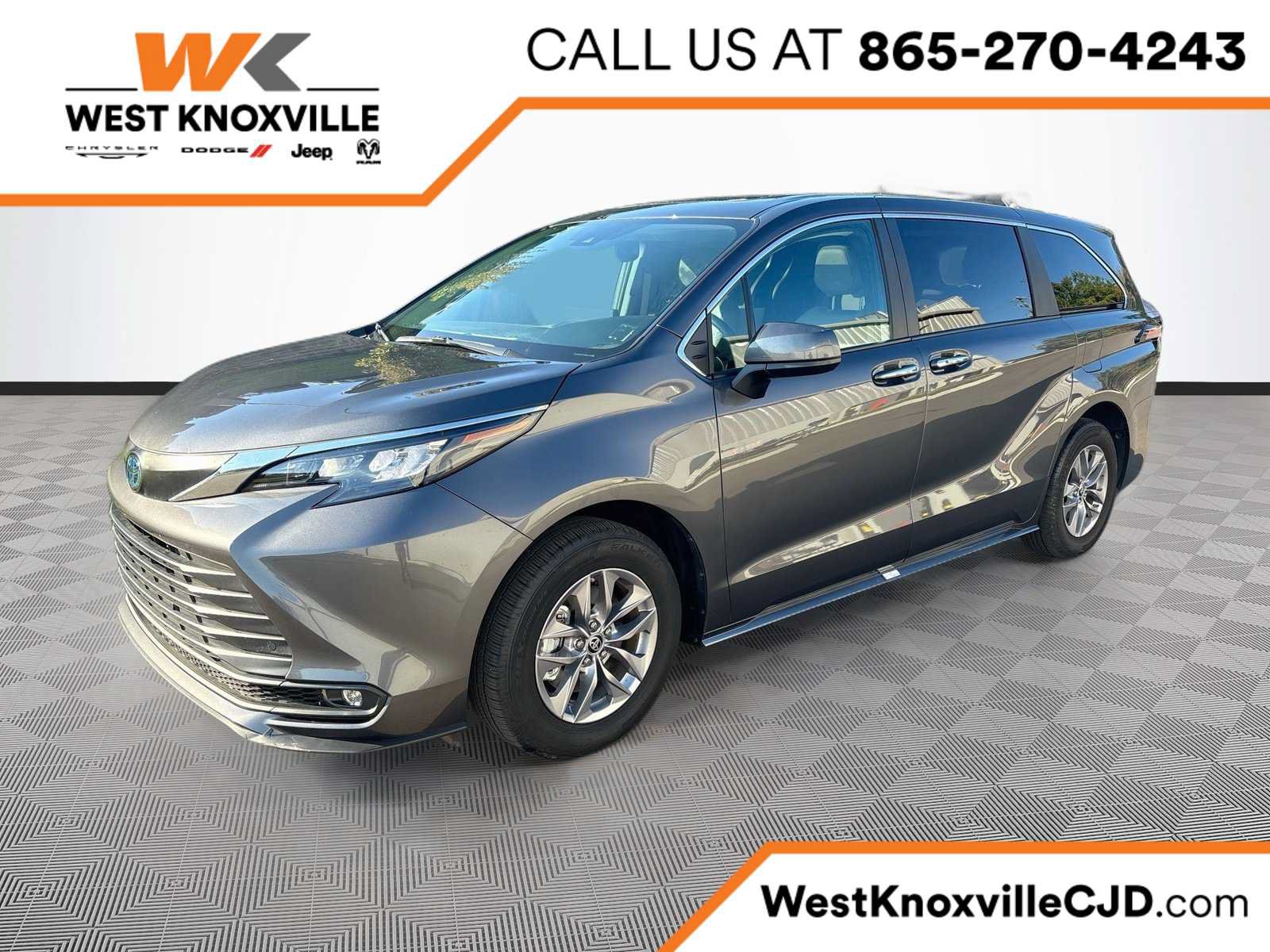 Used 2025 Toyota Sienna XLE AWD/4WD image 1