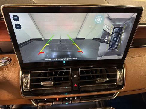 Certified 2023 Lincoln Navigator Reserve AWD/4WD image 12
