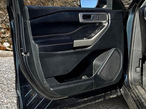 Used 2023 Ford Explorer XLT image 19