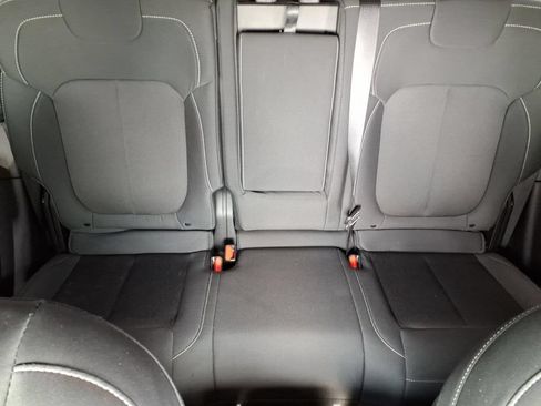Used 2024 Jeep Grand Cherokee Laredo RWD image 18