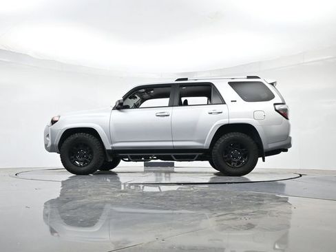Used 2022 Toyota 4Runner SR5 AWD/4WD image 37