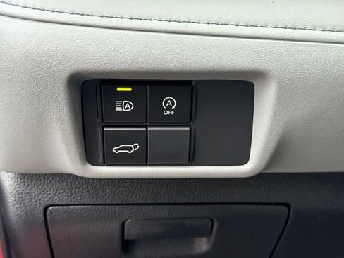 Used 2023 Toyota Highlander XLE AWD/4WD image 22