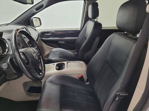 Used 2018 Dodge Grand Caravan SXT image 17