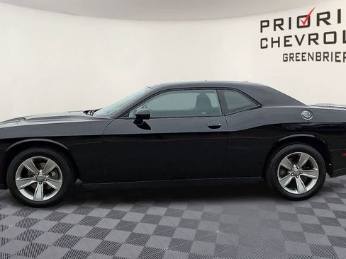 Used 2020 Dodge Challenger SXT RWD image 5