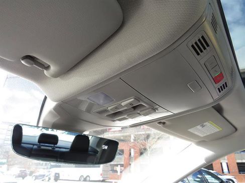 Used 2023 Volkswagen Jetta SE w/ Panoramic Sunroof Package image 18