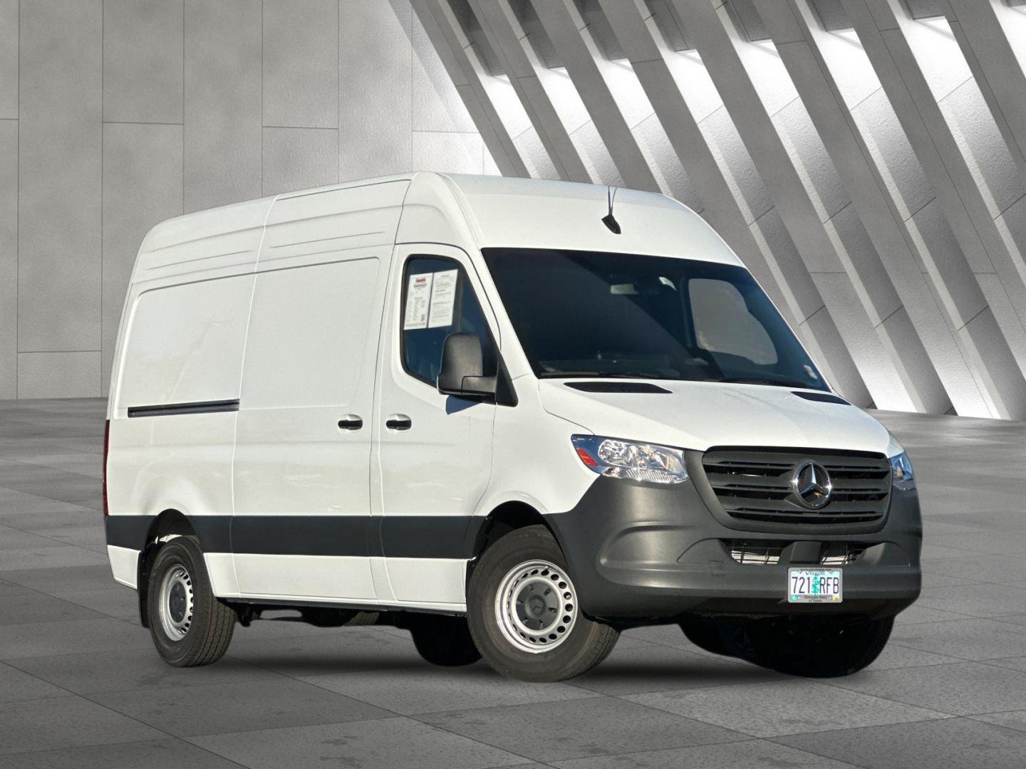 Used 2025 Mercedes-Benz Sprinter 2500 image 2
