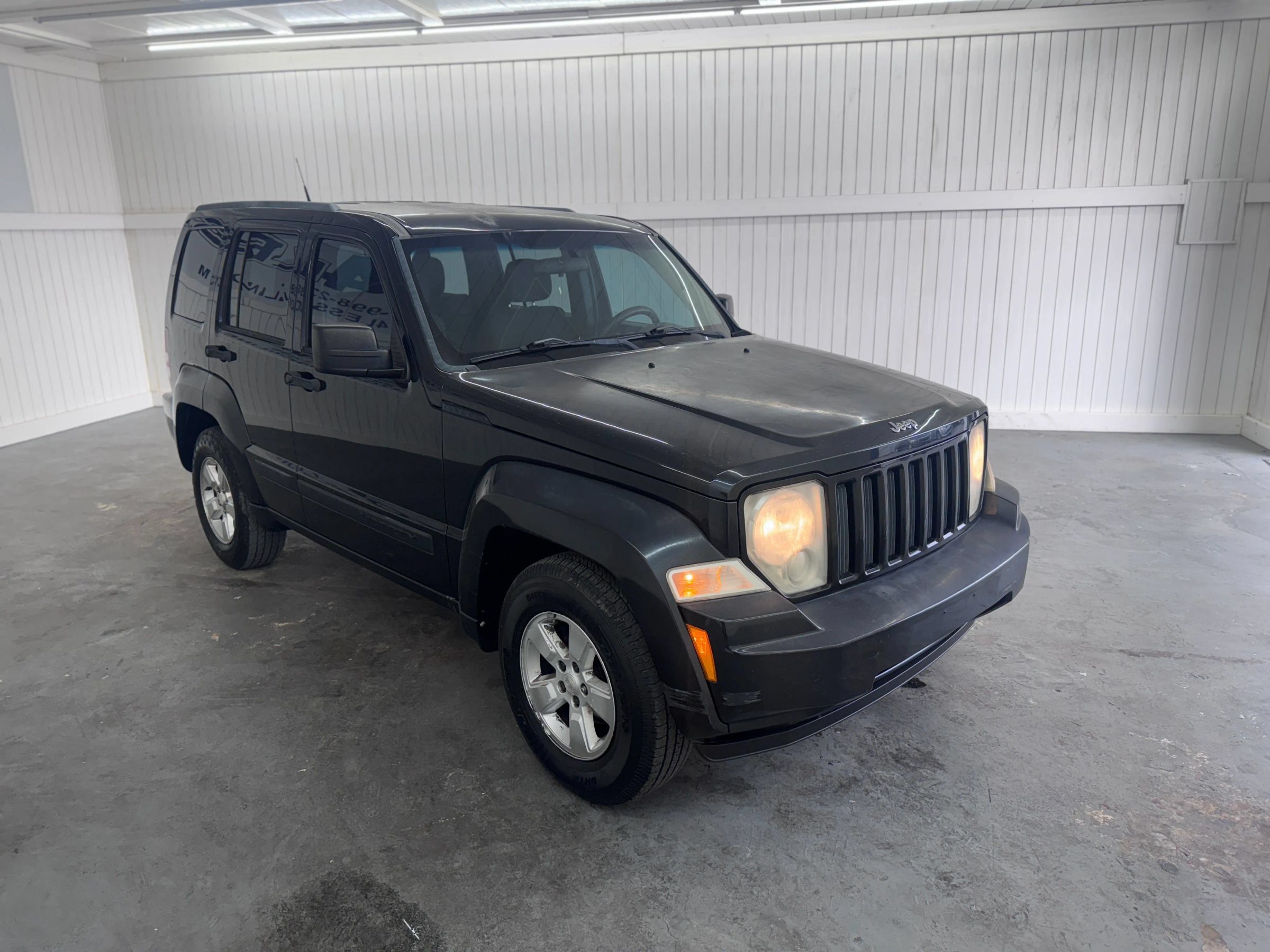 Used 2011 Jeep Liberty Sport RWD image 3