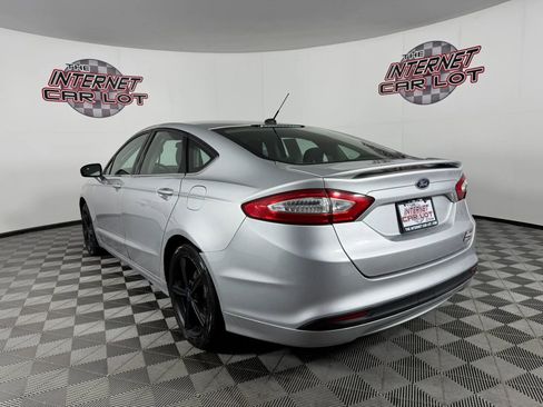 Used 2016 Ford Fusion SE w/ Equipment Group 201A image 5