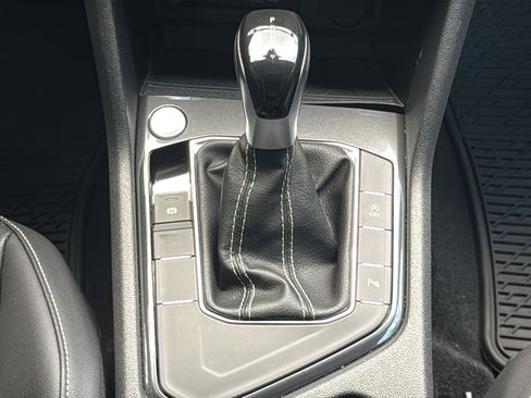 Used 2023 Volkswagen Tiguan SE R-Line image 22