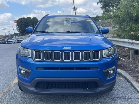 Used 2019 Jeep Compass Latitude FWD image 2
