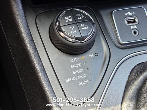 Used 2020 Jeep Cherokee Trailhawk w/ Cold Weather Group AWD/4WD image 21