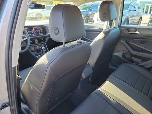 Certified 2023 Volkswagen Jetta SE w/ Panoramic Sunroof Package FWD image 10