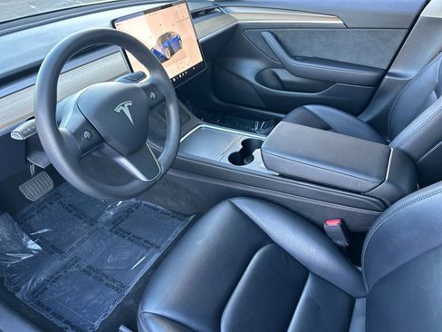 Used 2023 Tesla Model 3 Standard Range image 9