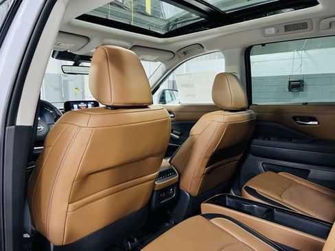 New 2025 Nissan Pathfinder Platinum image 28