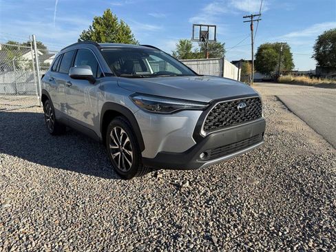 Used 2022 Toyota Corolla Cross XLE image 8