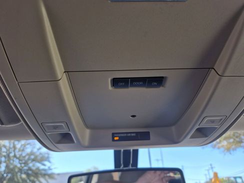 Used 2018 Chevrolet Silverado 1500 LT w/ Texas Edition image 32