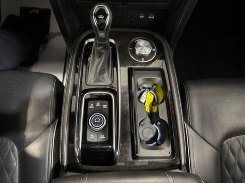 Used 2023 INFINITI QX80 Sensory w/ All-Season Package AWD/4WD image 35