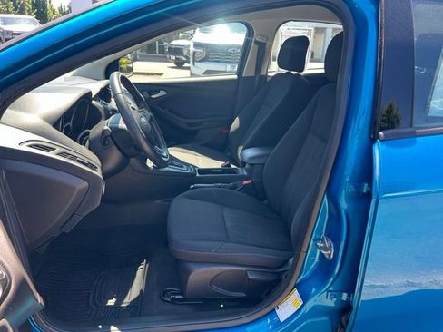 Used 2016 Ford Focus SE w/ SE Cold Weather Package FWD image 18