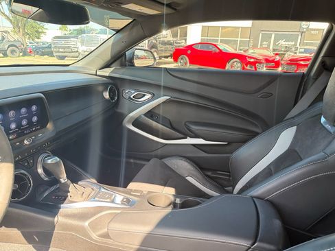 Used 2022 Chevrolet Camaro SS RWD image 9
