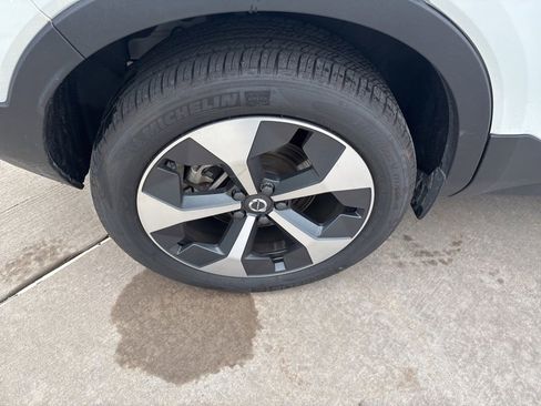 Certified 2026 Volvo XC40 B5 Plus AWD/4WD image 14
