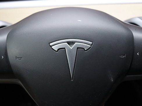 Used 2023 Tesla Model 3 Standard Range image 40
