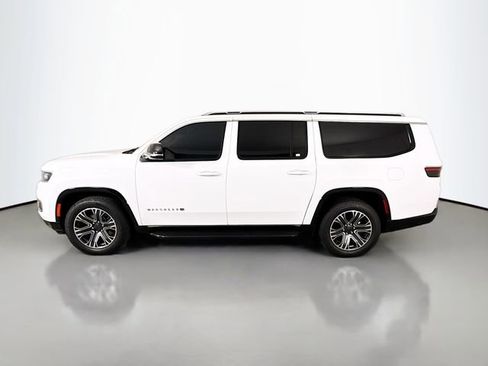 Used 2023 Jeep Wagoneer L Series II w/ HD Trailer Tow Package AWD/4WD image 4