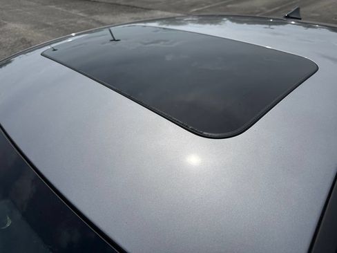 Used 2025 Hyundai Elantra Limited FWD image 2