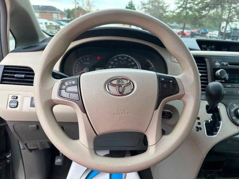 Used 2011 Toyota Sienna LE w/ Towing Pkg FWD image 16