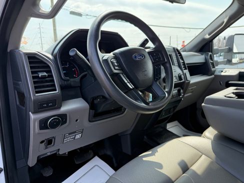 Used 2022 Ford F550 4x4 Crew Cab Super Duty w/ Power Equipment Group image 15