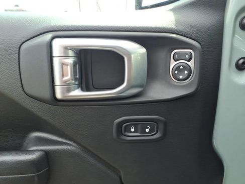 Used 2023 Jeep Wrangler Unlimited w/ Cold Weather Group AWD/4WD image 25